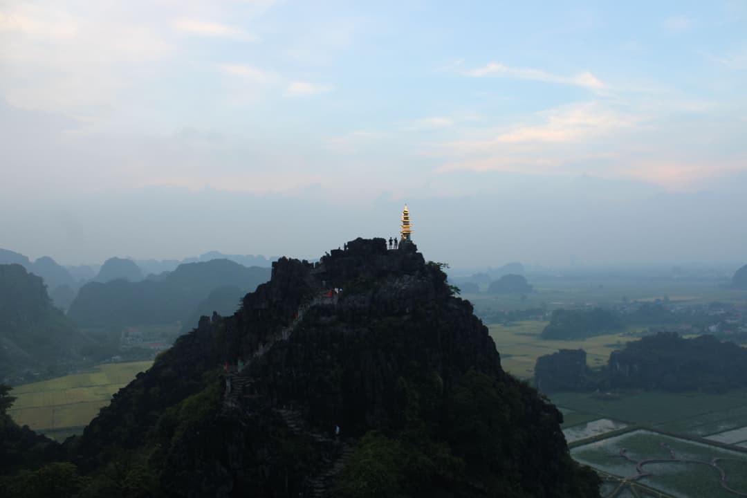 Viewpoint Đầm sen Hang múa