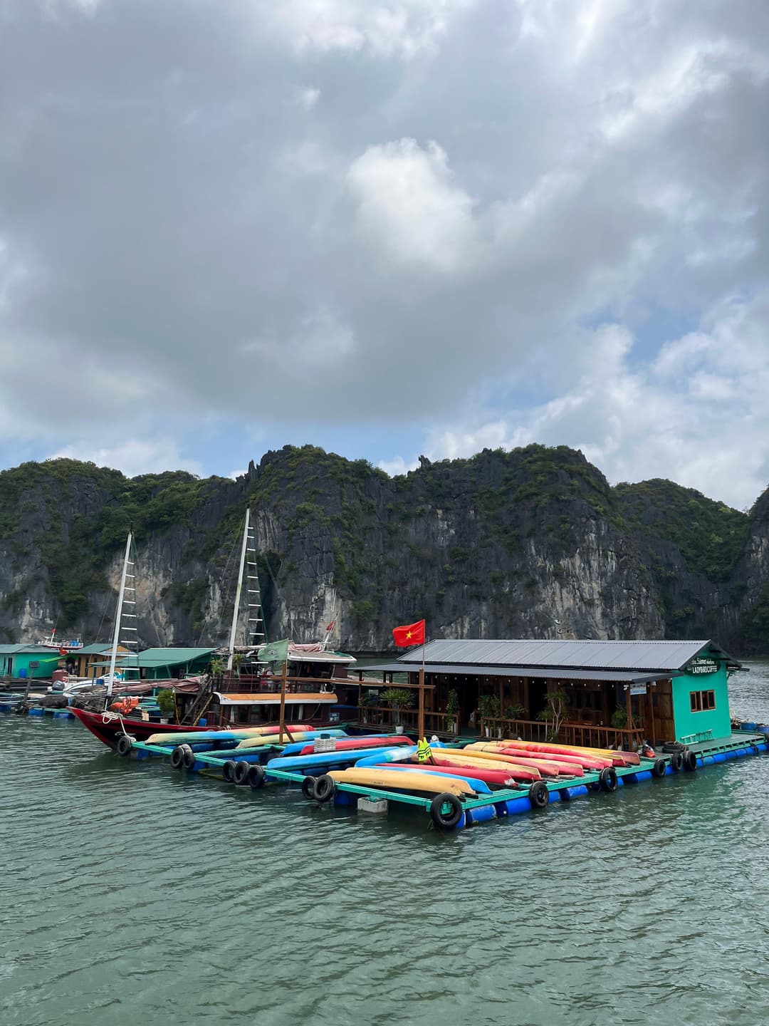 Ha Long bay floating houses